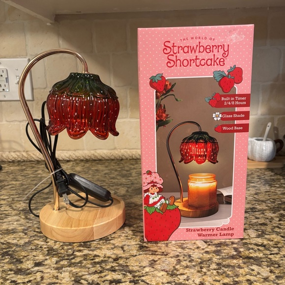 Strawberry Shortcake Candle Warmer Lamp NIB HTF VIRAL - Picture 1 of 2